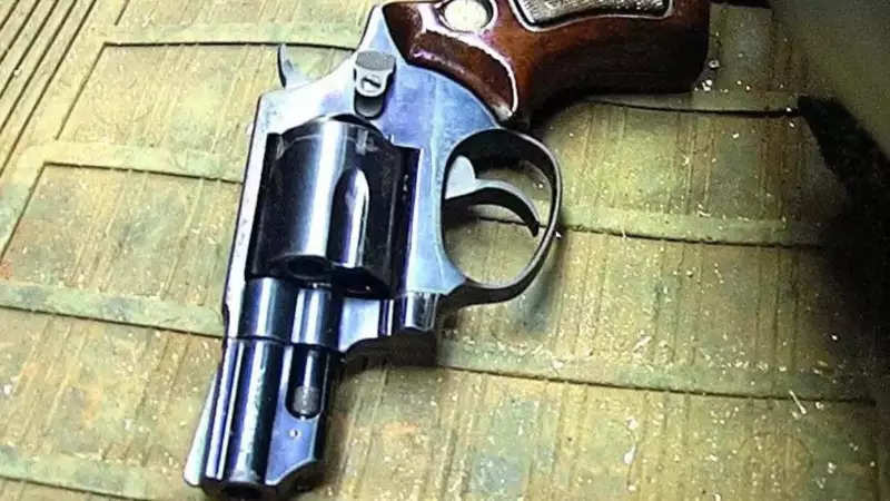 Kanpur cop puts pistol in student’s mouth