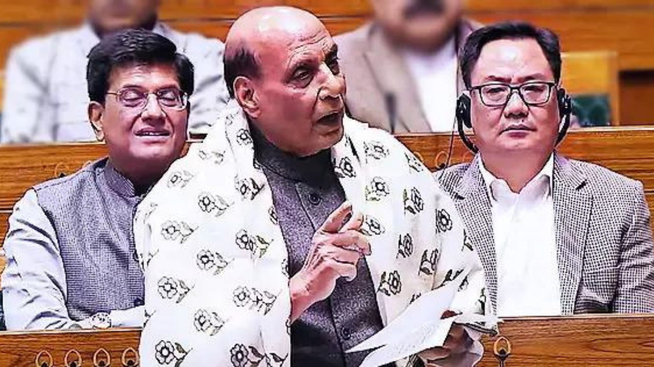 Constitution in pockets: Rajnath’s jibe at Congress