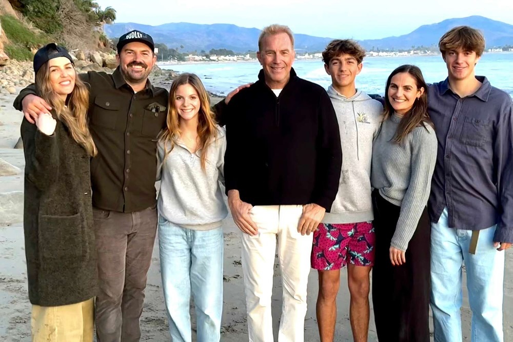 Kevin Costner shares rare photo with 6 of his kids during Thanksgiving celebration: ‘Special memories’ 