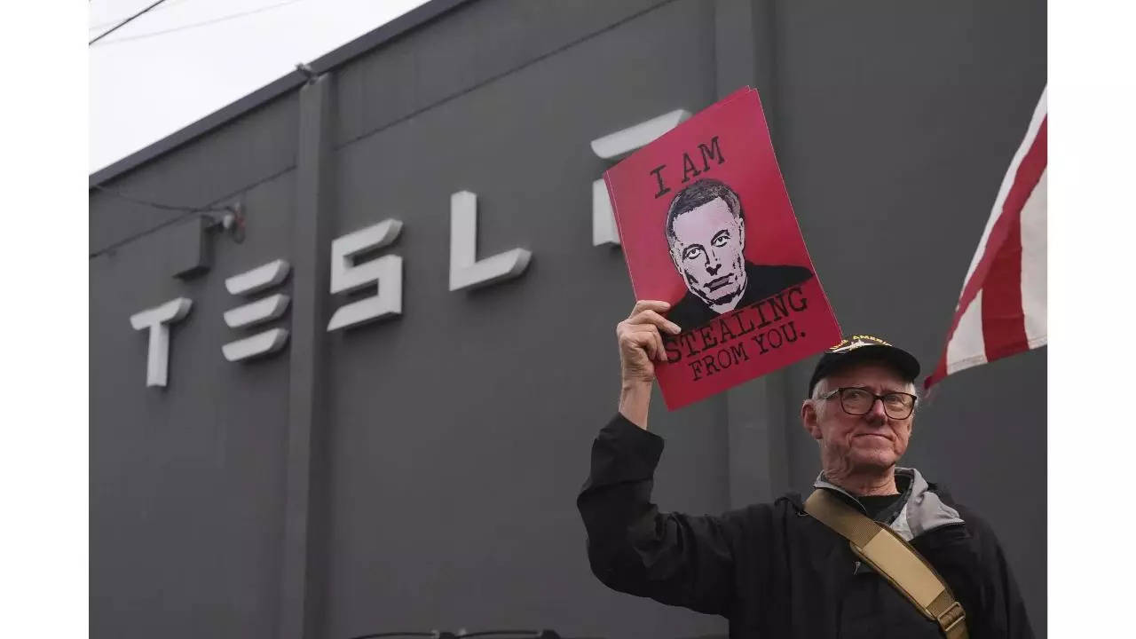 Tesla Bull Ross Gerber: Elon Musk isn’t coming back, his next move is…