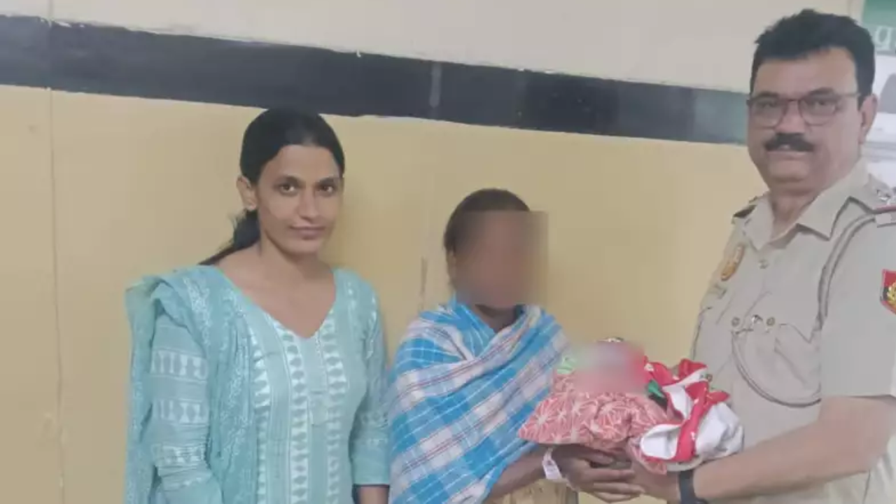 Woman fakes pregnancy for several months, kidnaps newborn from Delhi hospital